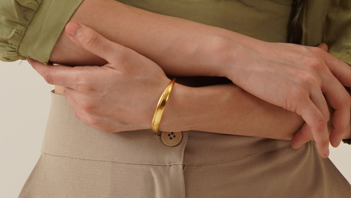 Sleek Gold Flex Cuff